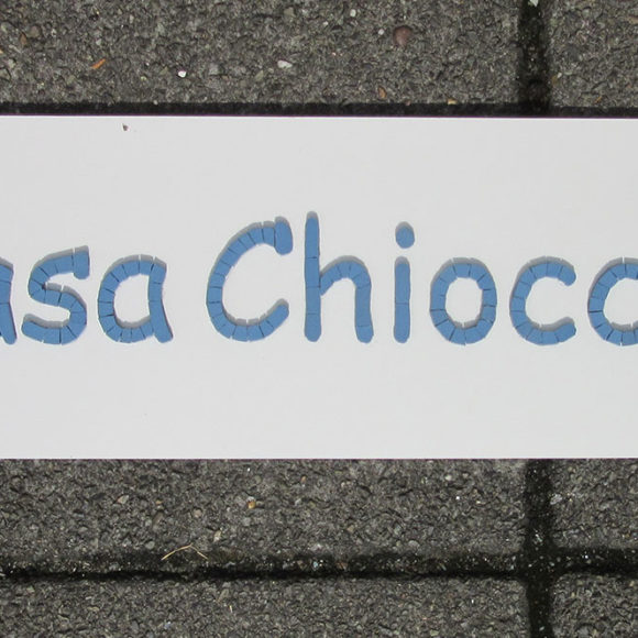 naambord voor dierenverblijf- Casa Chioccia- Winckelmans porselein- Mozaïekatelier Colorito-Natasja Mulder